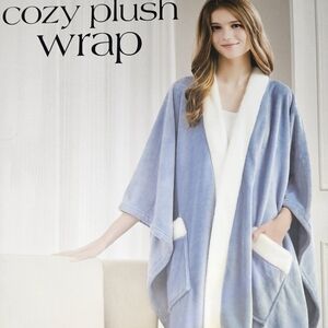Premier Comfort Cozy Plush Wrap with Pockets